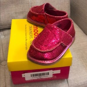 Size 4 Mooshu squeaker  hot pink sparkle Velcro